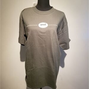 VINTAGE ANVIL BRAND T SHIRT NEW WITH TAGS LARGE. B17